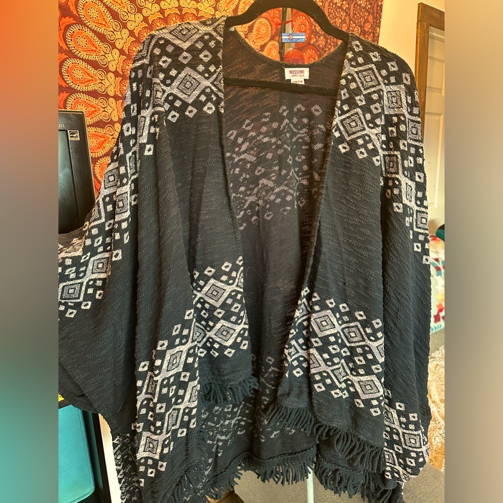 Black and white Aztec tribal boho hippie poncho women’s small/medium